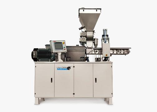 Twin screw extruder